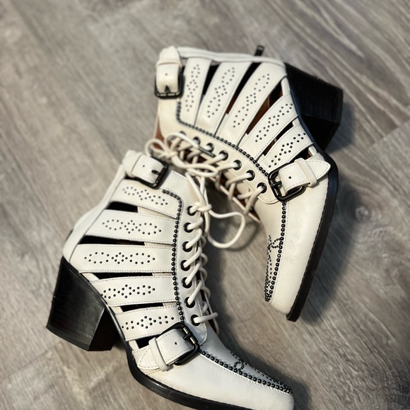 Paisley Chalk pointed toe Bootie by Coach studded size 7 cowgirl western boot - Picture 4 of 5